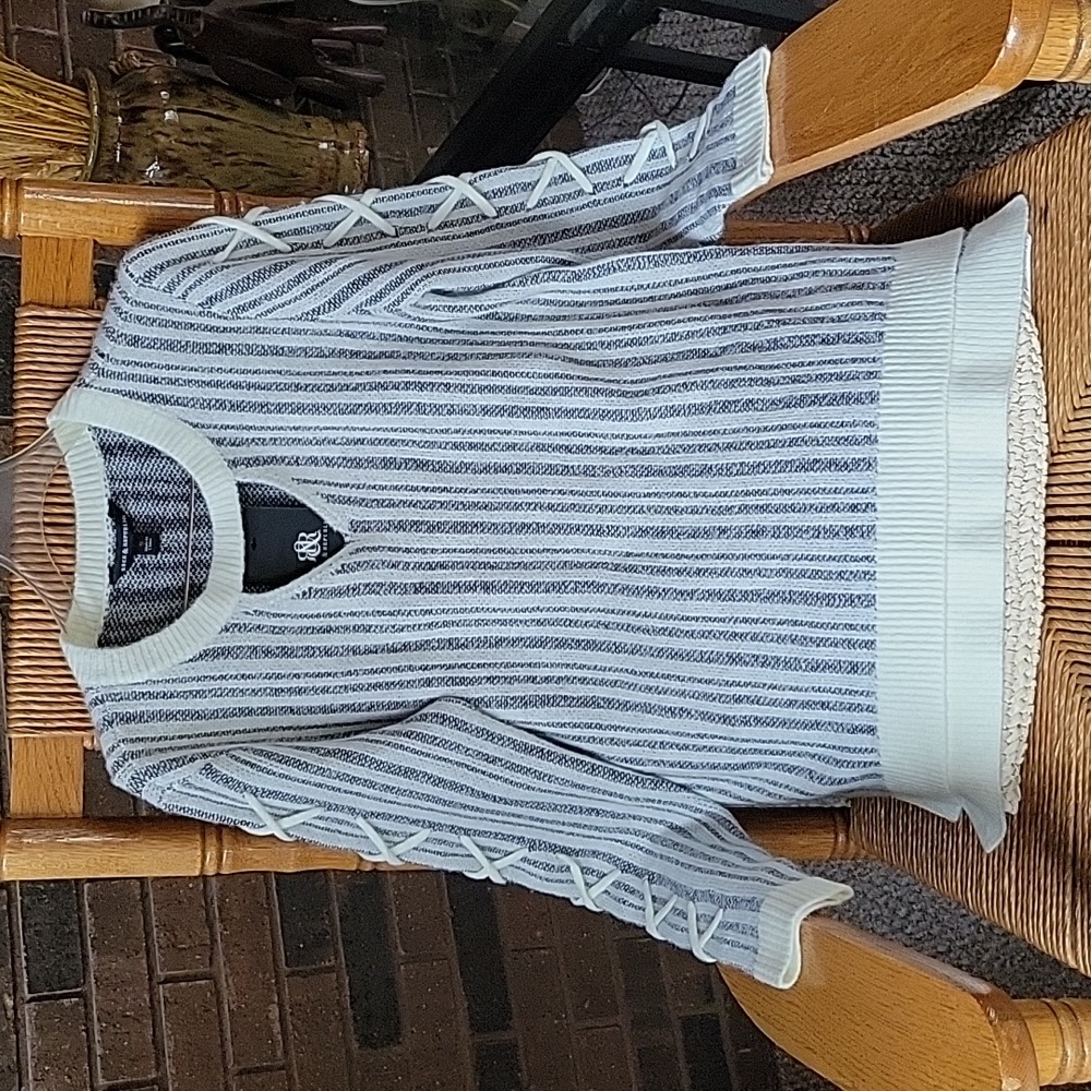 Rock & Republic lace up Pullover, size S